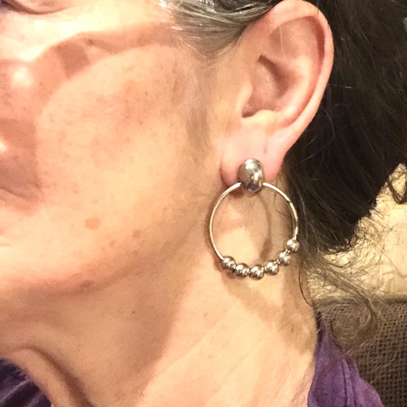 3/$32 VTG 80s Polished Silver Metal Beaded Door Knocker Hoops Pierced Earrings - Picture 4 of 11
